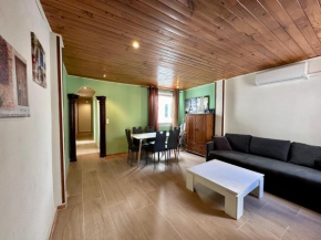 Spanish style flat close to center
